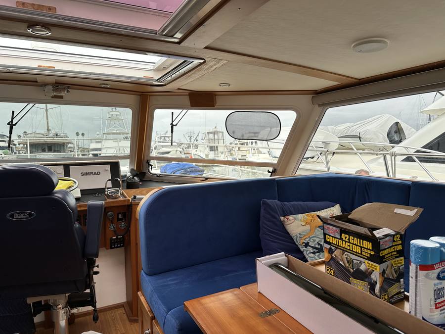 Boat helm windshield tint with clear harbor visibility